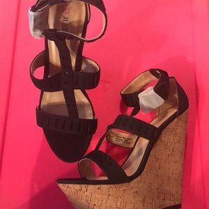 Sz 10 Brand New In Box Black Platform Wedges